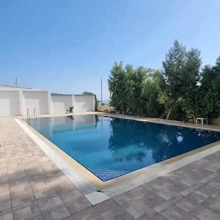 Stylish W/ Sea View + Pool + 200mbit