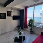 Stylish W/ Sea View + Pool + 200mbit