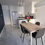 Stylish W/ Sea View + Pool + 200mbit Daire Larnaca
