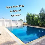 Stylish W/ Sea View + Pool + 200mbit Daire Larnaca