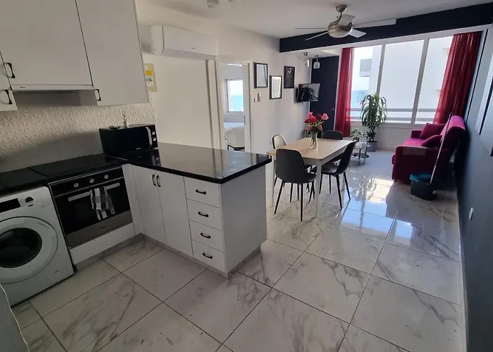 Appartamento Stylish W/ Sea View + Pool + 200mbit