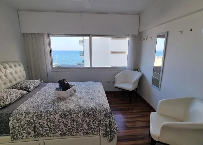 Stylish W/ Sea View + Pool + 200mbit *