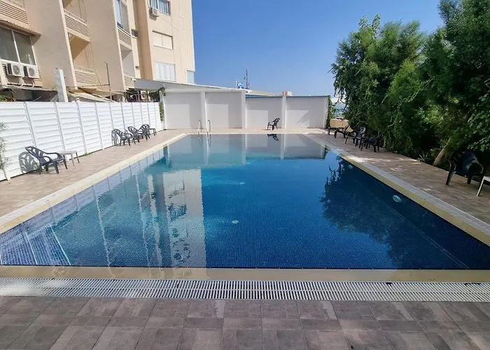 Stylish W/ Sea View + Pool + 200mbit Larnaca