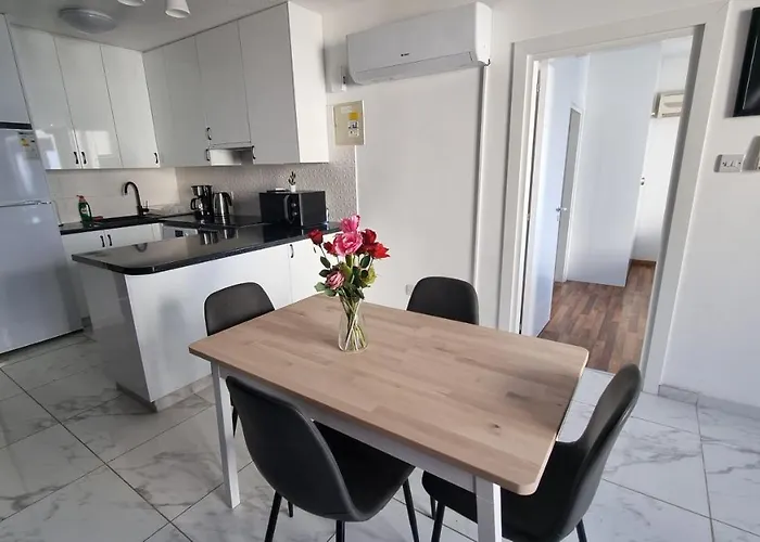 Stylish W/ Sea View + Pool + 200mbit Ларнака