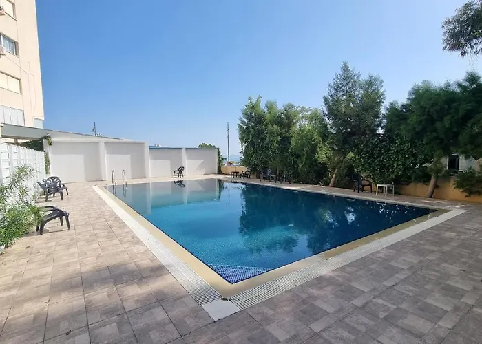 Stylish W/ Sea View + Pool + 200mbit