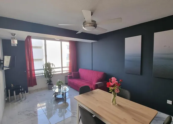 Stylish W/ Sea View + Pool + 200mbit Larnaca