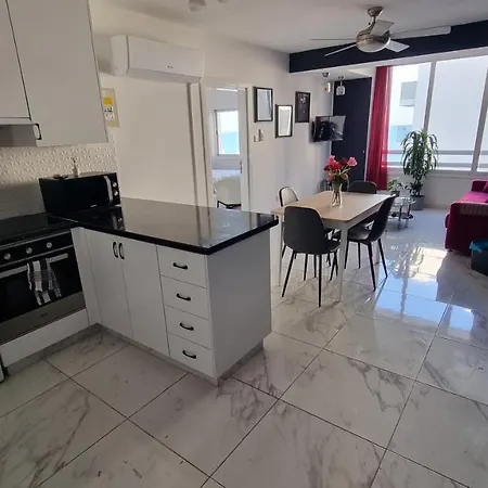 Lägenhet Stylish W/ Sea View + Pool + 200mbit